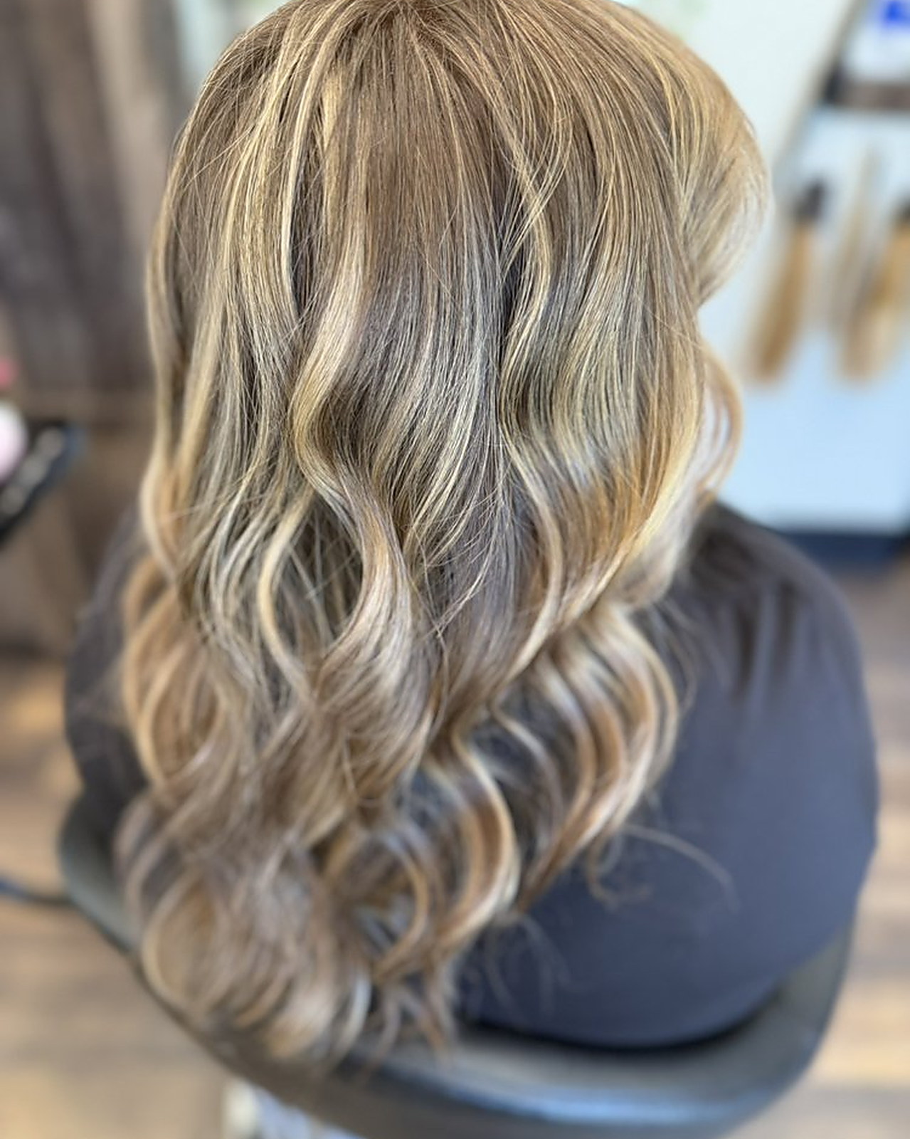 Golden bronde waves with a blended root